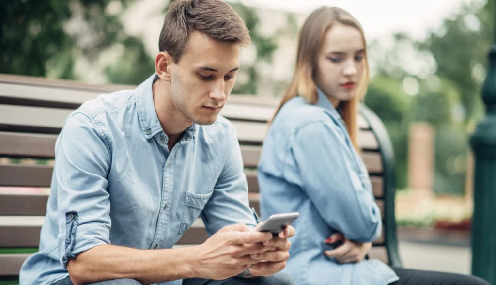 A man phubbing his girlfriend 