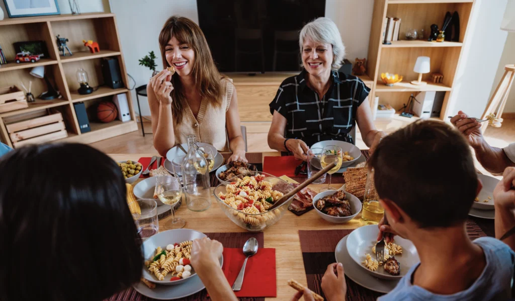 A family engaging in a dinner as an example of a family ritual 